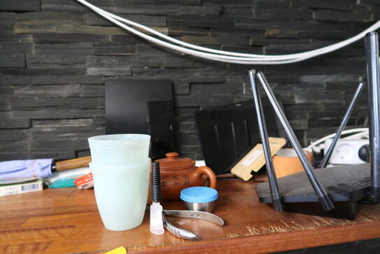 Computer HP, computerskærm SAMSUNG, div. Routere, tastatur m.m.