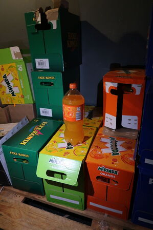 9 kasser sodavand FAXE KONDI, MIRINDA (der er taget lidt af nogle af kasserne)