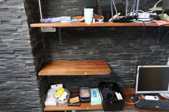 3 stk. træhylder uden indhold