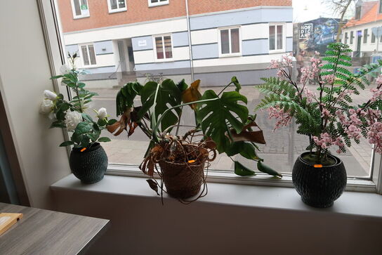 3 stk. vaser med div. Kunstige blomster