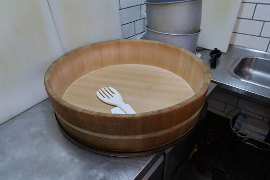 Div. Skærebrætter, fad, skåle m.m.