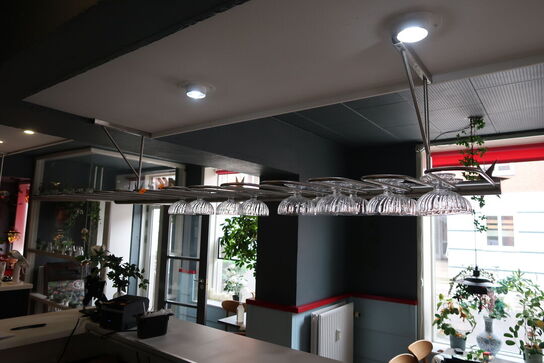 Glashylde med div. Glas