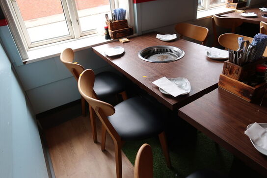 Bord med indbygget grill HNTAI ROASTER med 4 stk. stole