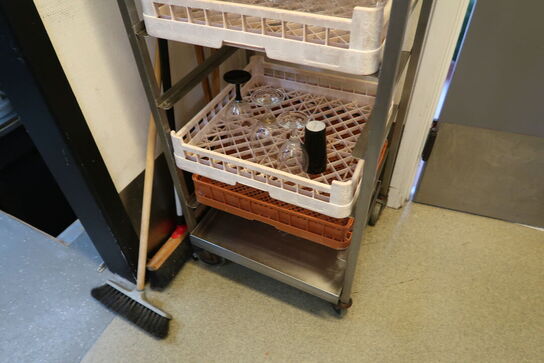 Stikvogn med div. Opvaskebakker med glas m.m.