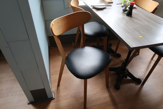 Bord med 4 stk. stole