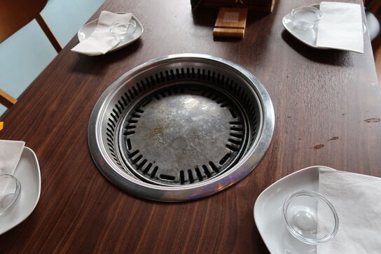 Bord med indbygget grill HNTAI ROASTER med 4 stk. stole