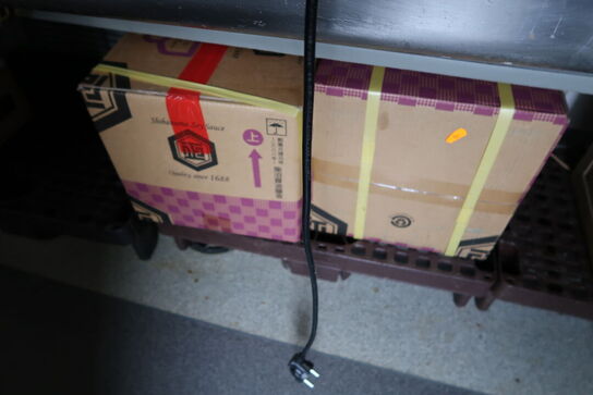 Gasflaske samt div. Sojasovs m.m.