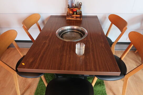 Bord med indbygget grill HNTAI ROASTER med 5 stk. stole