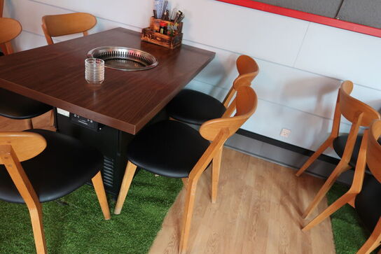 Bord med indbygget grill HNTAI ROASTER med 5 stk. stole