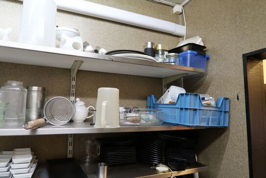 Div. Rustfri stålhylder med indhold