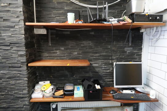 3 stk. træhylder uden indhold