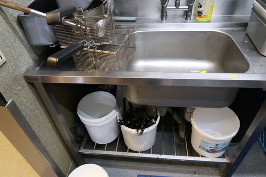 Rustfri stålbord med vask og armatur