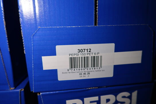 10 kasser sodavand PEPSI