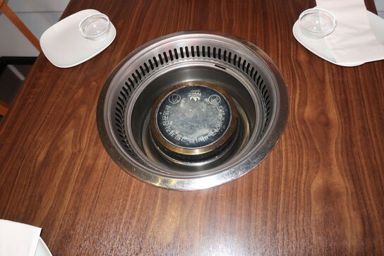 Bord med indbygget grill HNTAI ROASTER med 5 stk. stole