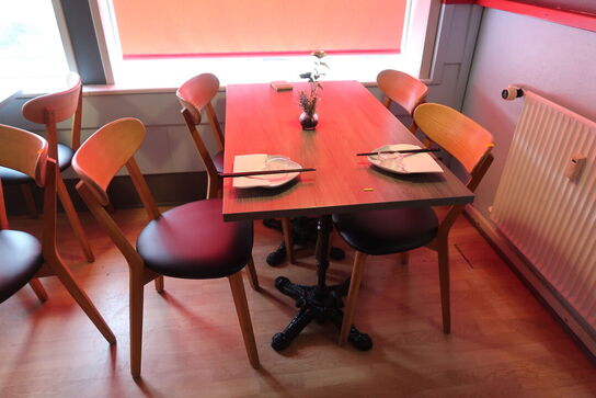 Bord med 4 stk. stole