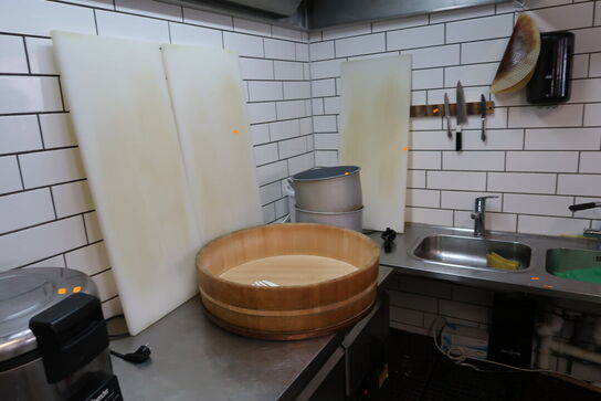 Div. Skærebrætter, fad, skåle m.m.