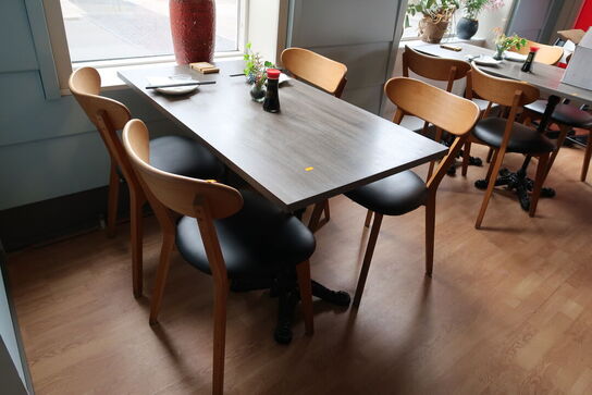 Bord med 4 stk. stole