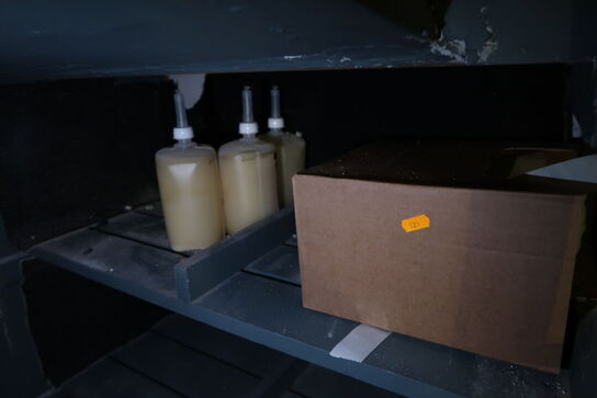 Div. Tallerkner, rengøringsmidler m.m.