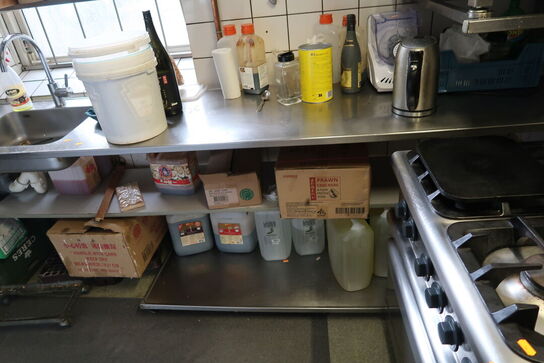 Rustfri stålbord med vask og armatur