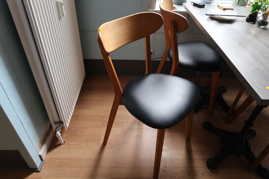 Bord med 4 stk. stole