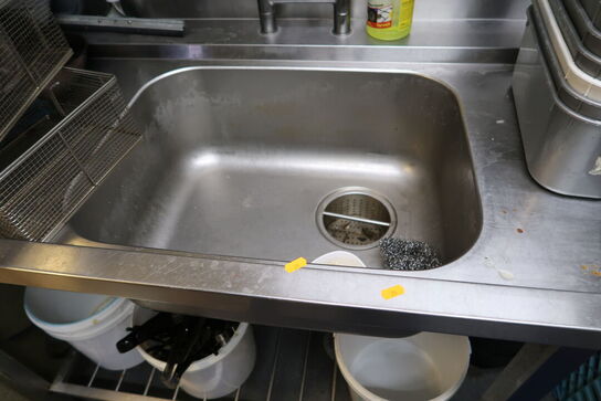 Rustfri stålbord med vask og armatur