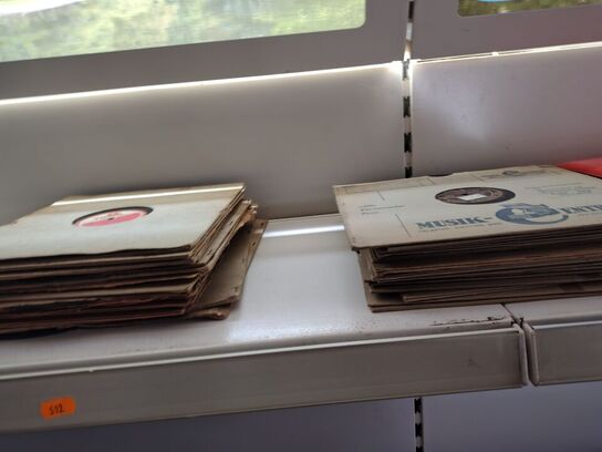 Diverse singler og LP'er på hylde