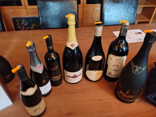 7 f. vin og champagne.