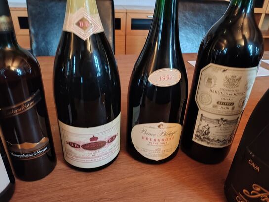 7 f. vin og champagne.