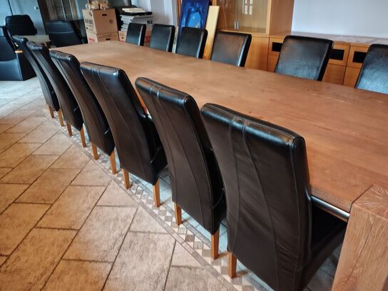 12 stole med sort læderbetræk