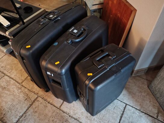 To kufferter og en trolley