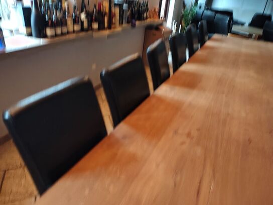 12 stole med sort læderbetræk