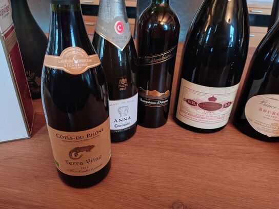 7 f. vin og champagne.