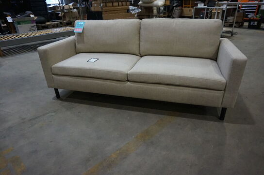 Nebraska/Inge 2,5 pers sofa beige med sorte træben 