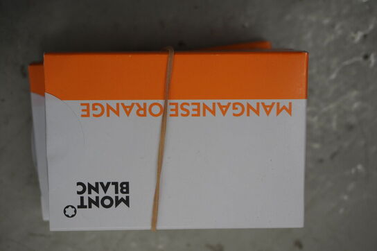 Kasse med div. MONT BLANC blæk