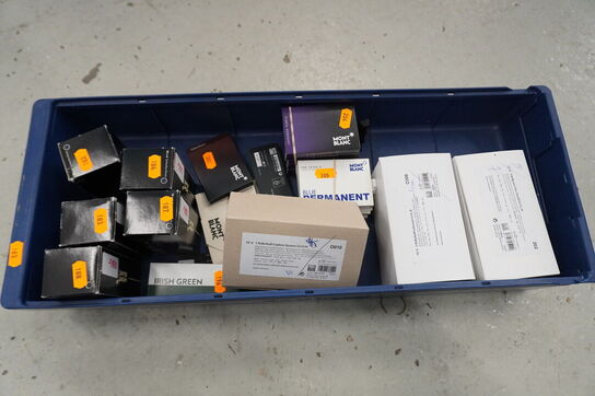 Kasse med div. MONT BLANC blæk