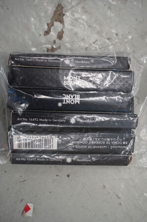 Kasse med div. MONT BLANC blæk