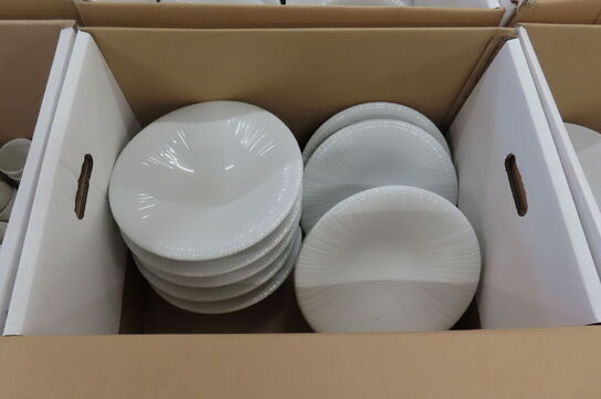 6 stk. Kasser med diverse tallerkener 
