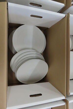 4 stk. Kasser med diverse tallerkener 