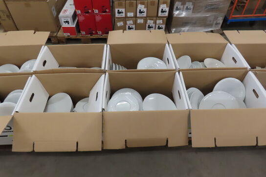 6 stk. Kasser med diverse tallerkener 