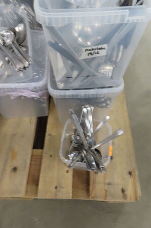 Plastkasser med bestik