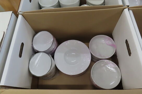 4 stk. Kasser med diverse tallerkener 