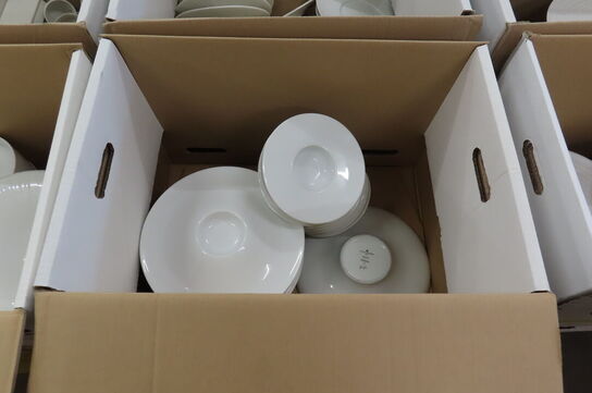 6 stk. Kasser med diverse tallerkener 