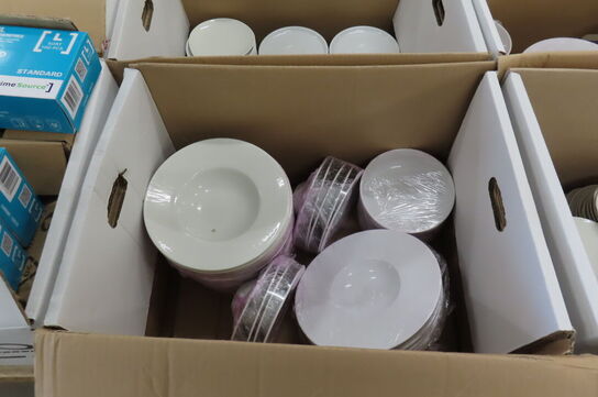 4 stk. Kasser med diverse tallerkener 