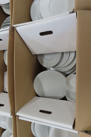 6 stk. Kasser med diverse tallerkener 