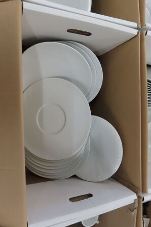 6 stk. Kasser med diverse tallerkener 