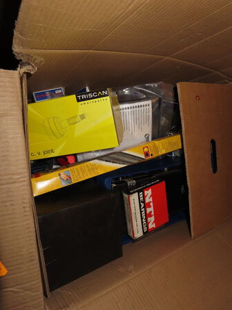 14 Paller med Autoreservedele