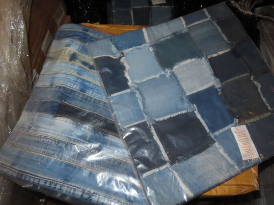 4 Kasser med denim pudebetræk (ca. 100 stk)