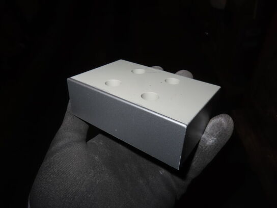 Palle med møbelfødder i plast