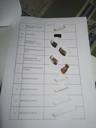 Skuffeinsatser og greb. (se billeder)