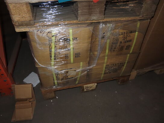 5 stk håndvaske og 6 kasser møbelhjul